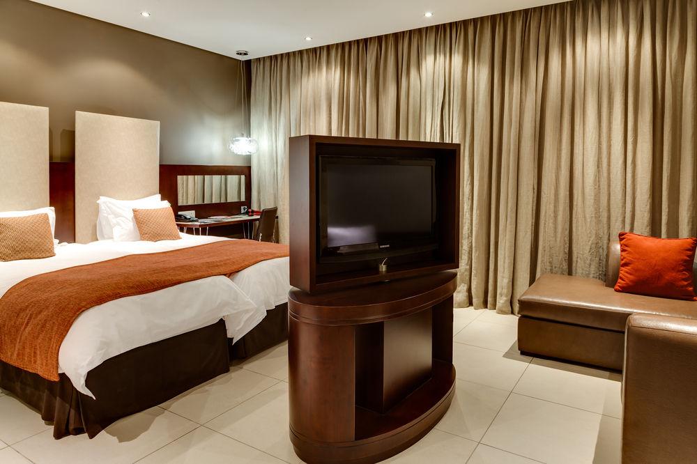 Protea Hotel By Marriott Transit O.R. Tambo Airport Kempton Park Extérieur photo