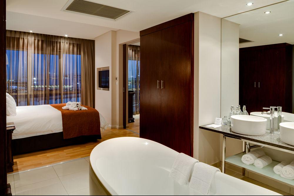 Protea Hotel By Marriott Transit O.R. Tambo Airport Kempton Park Extérieur photo