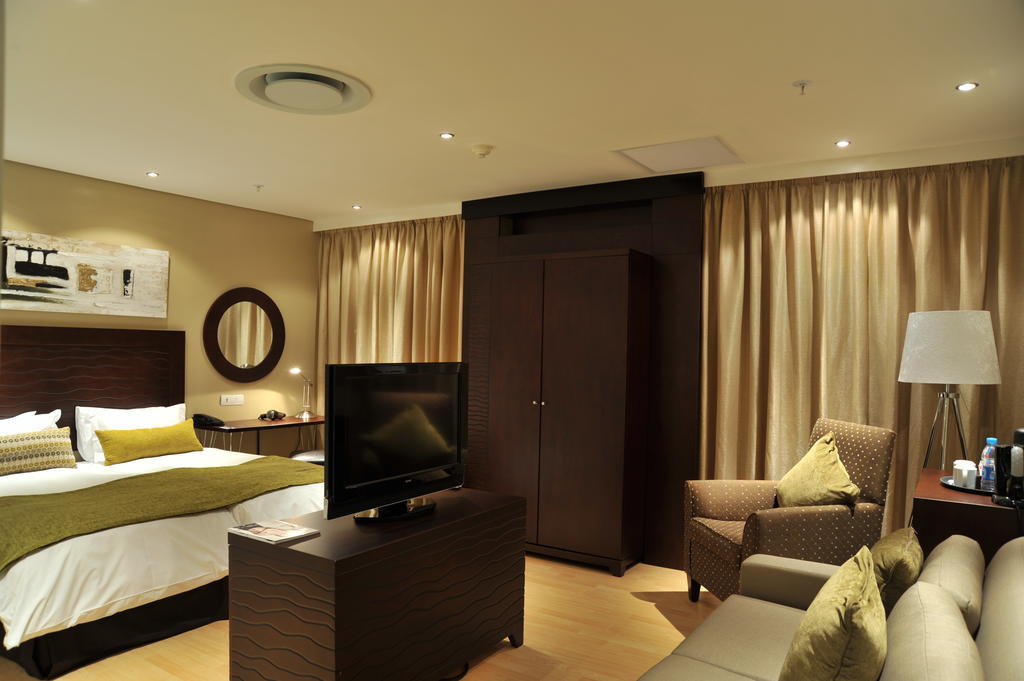 Protea Hotel By Marriott Transit O.R. Tambo Airport Kempton Park Extérieur photo