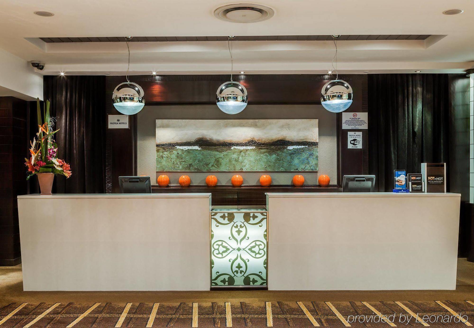 Protea Hotel By Marriott Transit O.R. Tambo Airport Kempton Park Extérieur photo