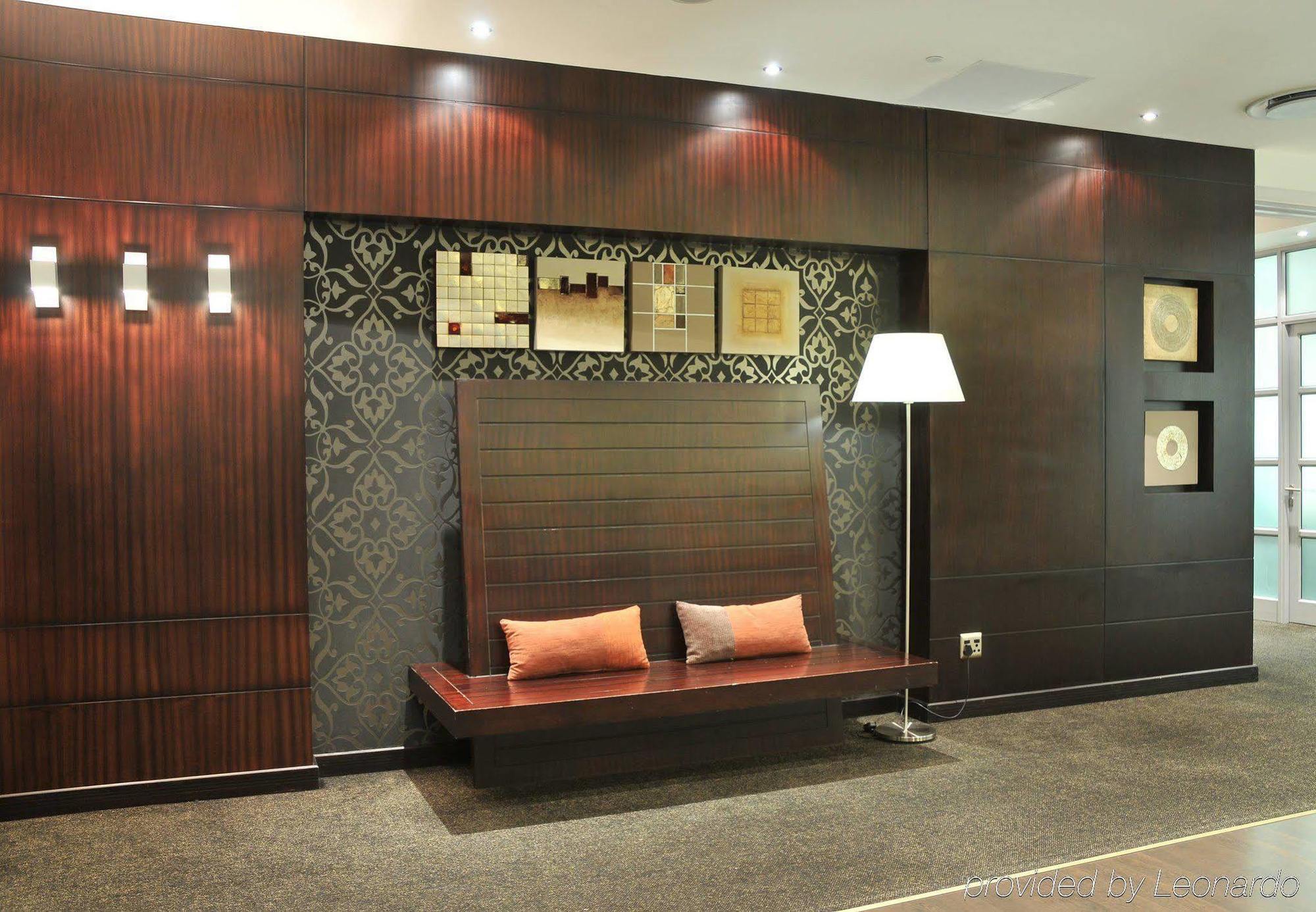 Protea Hotel By Marriott Transit O.R. Tambo Airport Kempton Park Extérieur photo