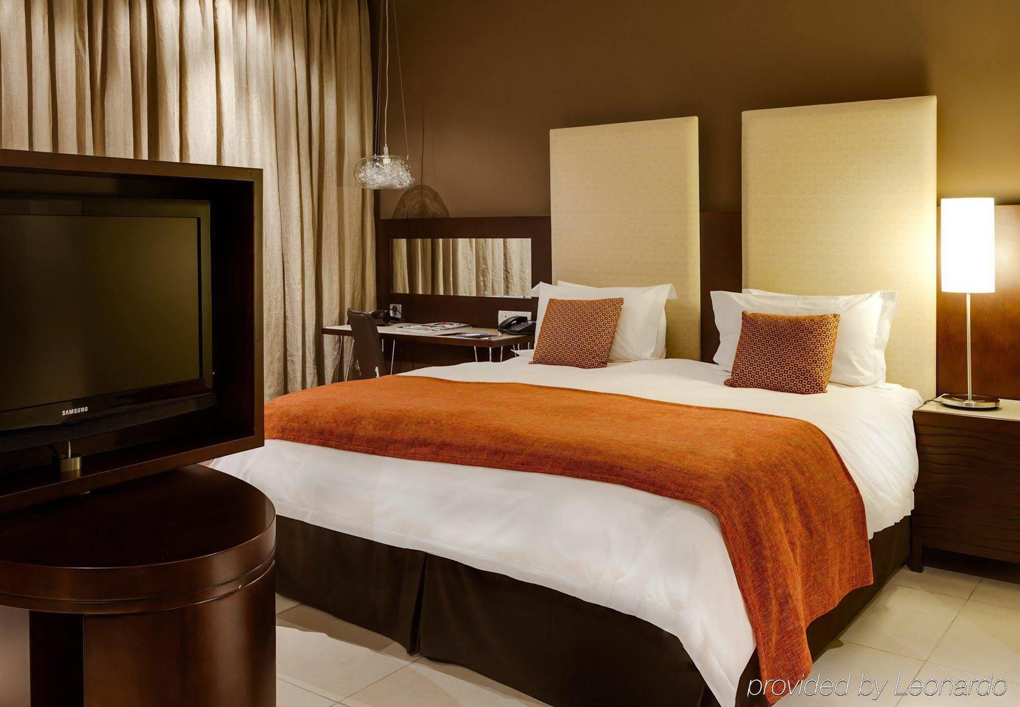 Protea Hotel By Marriott Transit O.R. Tambo Airport Kempton Park Extérieur photo
