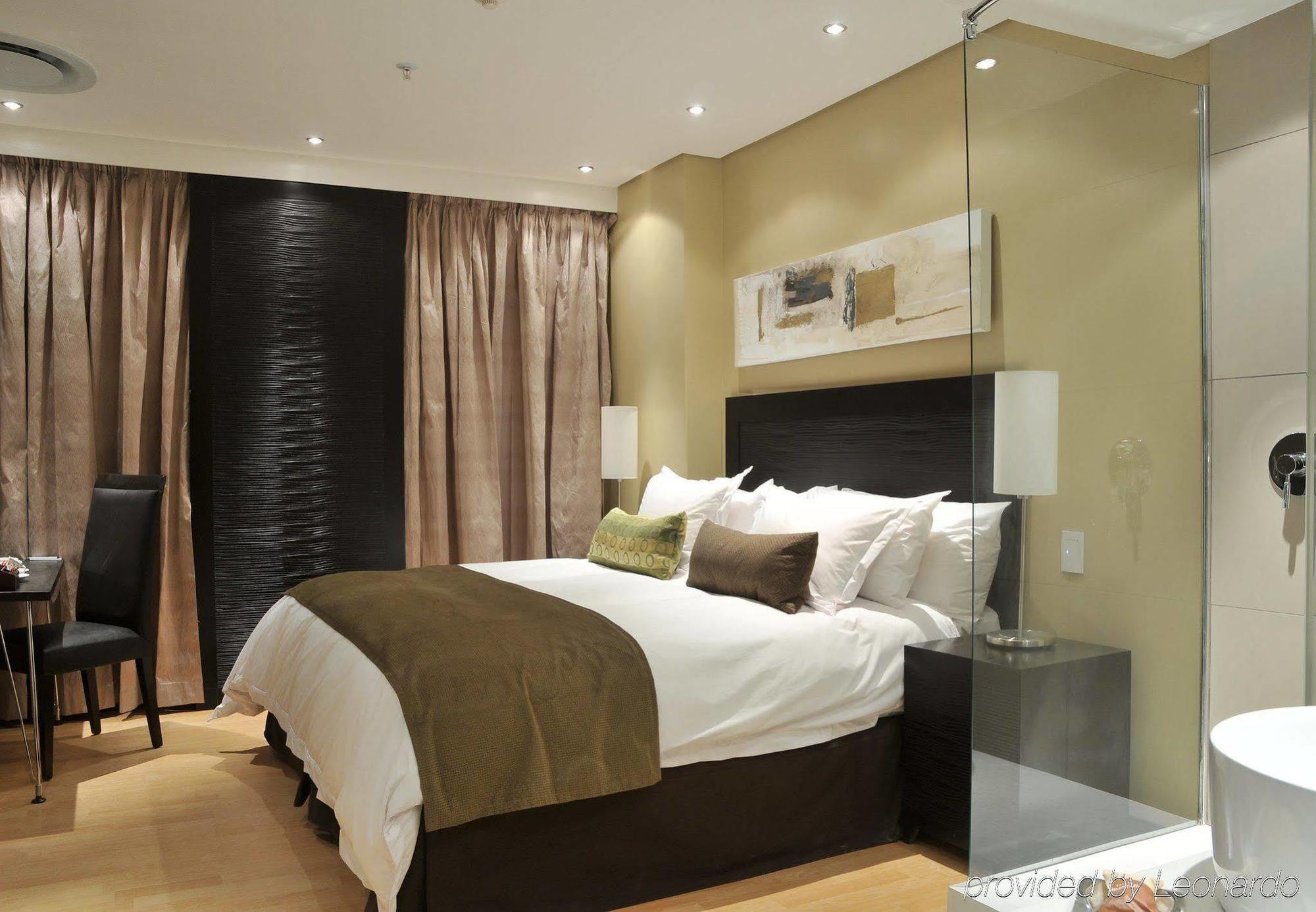 Protea Hotel By Marriott Transit O.R. Tambo Airport Kempton Park Extérieur photo