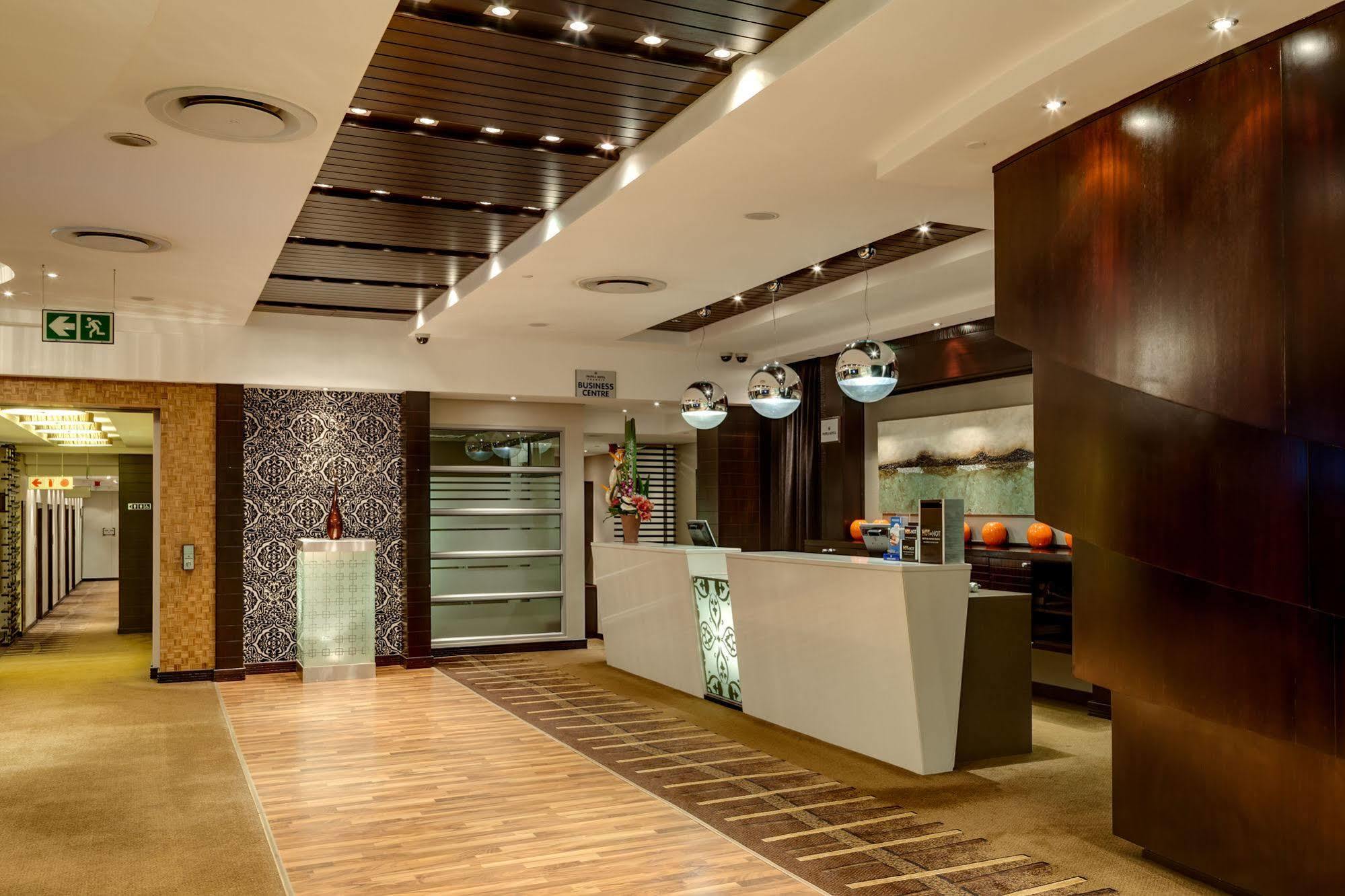 Protea Hotel By Marriott Transit O.R. Tambo Airport Kempton Park Extérieur photo