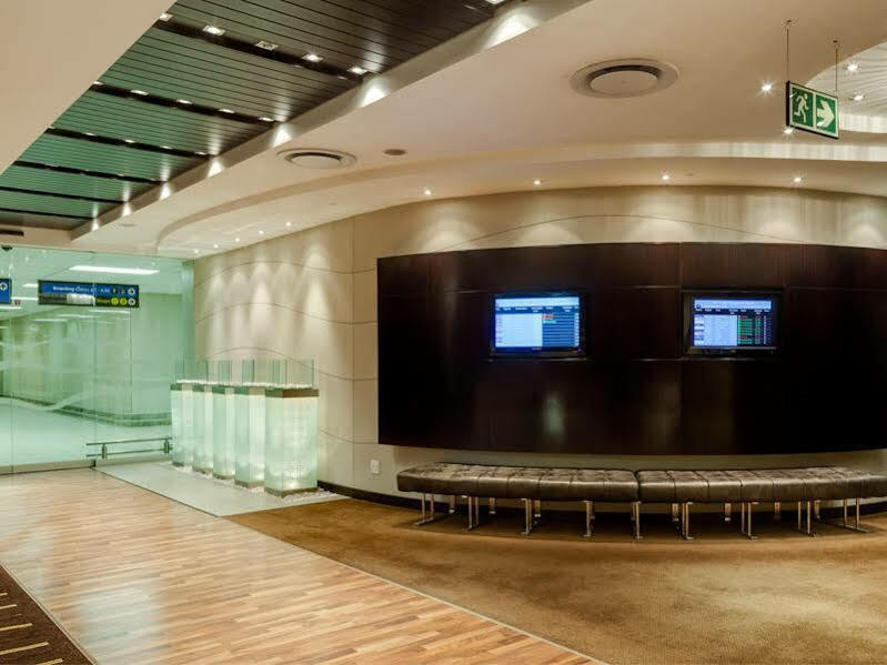 Protea Hotel By Marriott Transit O.R. Tambo Airport Kempton Park Extérieur photo