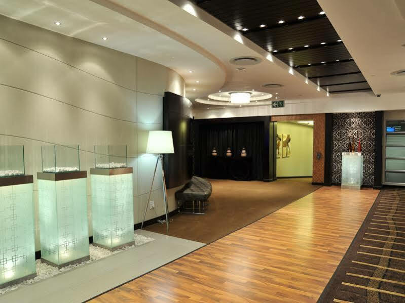Protea Hotel By Marriott Transit O.R. Tambo Airport Kempton Park Extérieur photo
