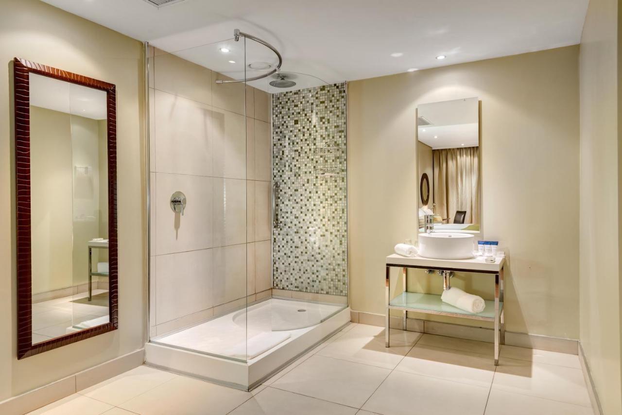 Protea Hotel By Marriott Transit O.R. Tambo Airport Kempton Park Extérieur photo