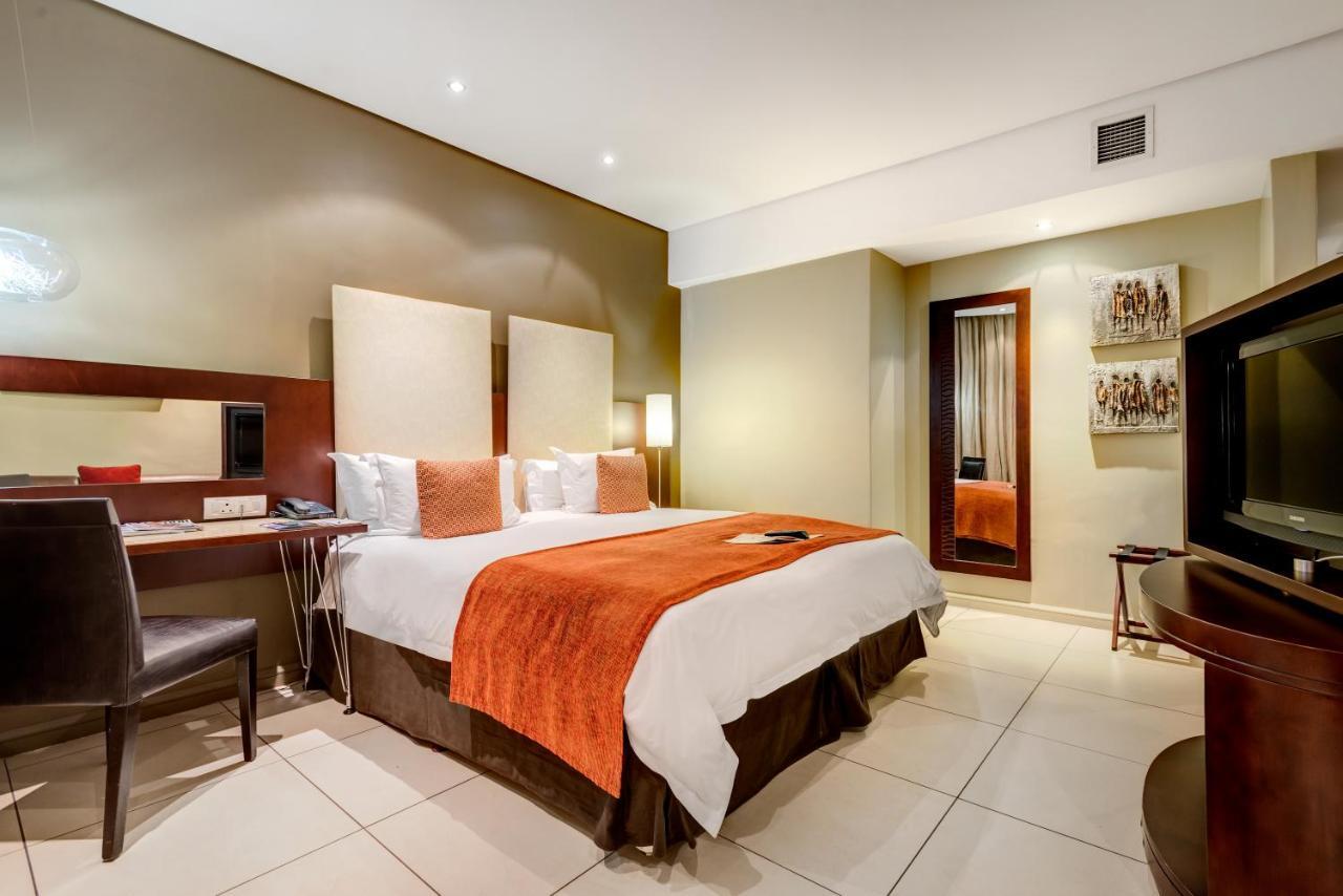 Protea Hotel By Marriott Transit O.R. Tambo Airport Kempton Park Extérieur photo